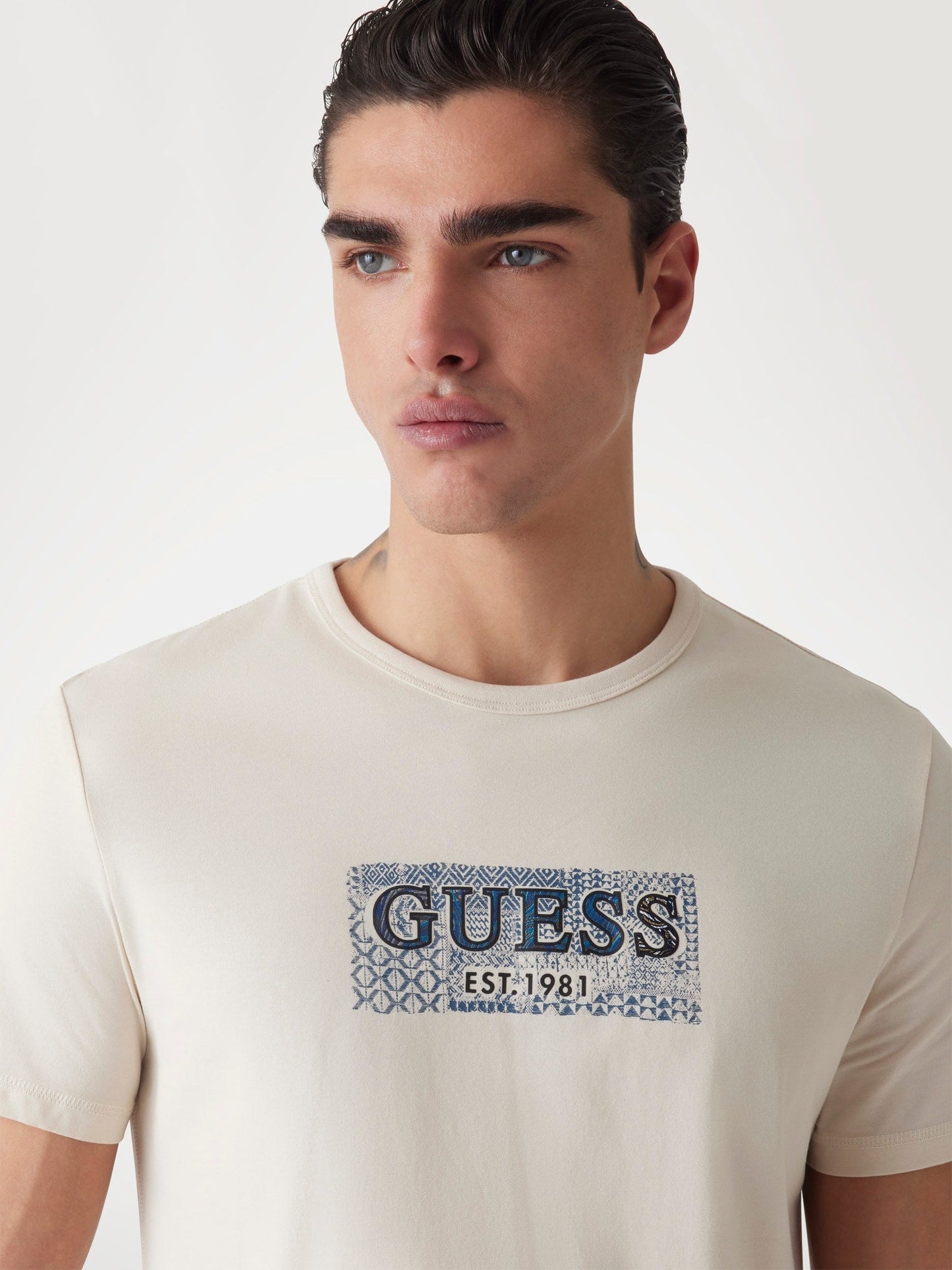 SS CN GUESS BOX TEE
