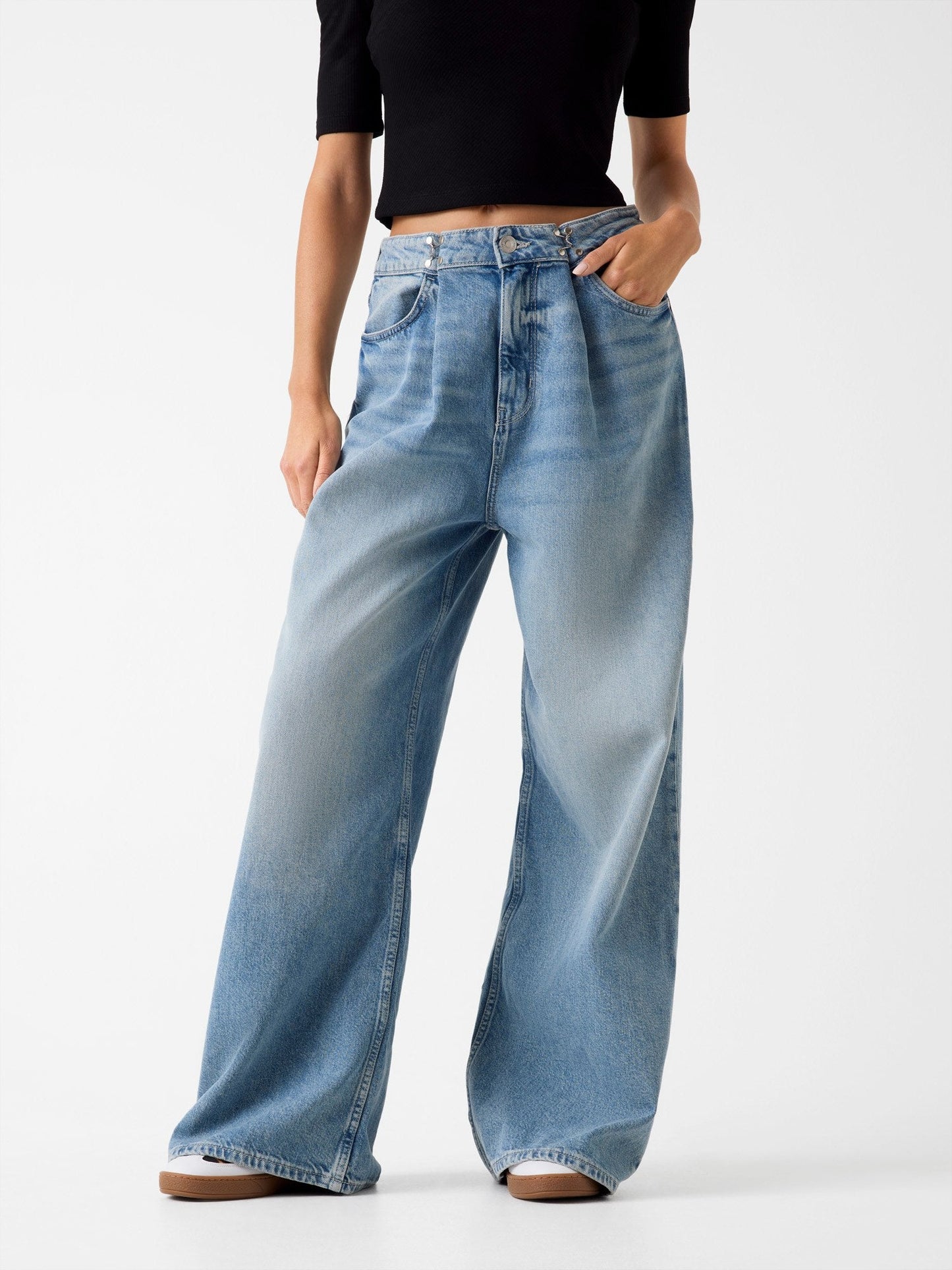 ADJUSTABLE WIDE LEG