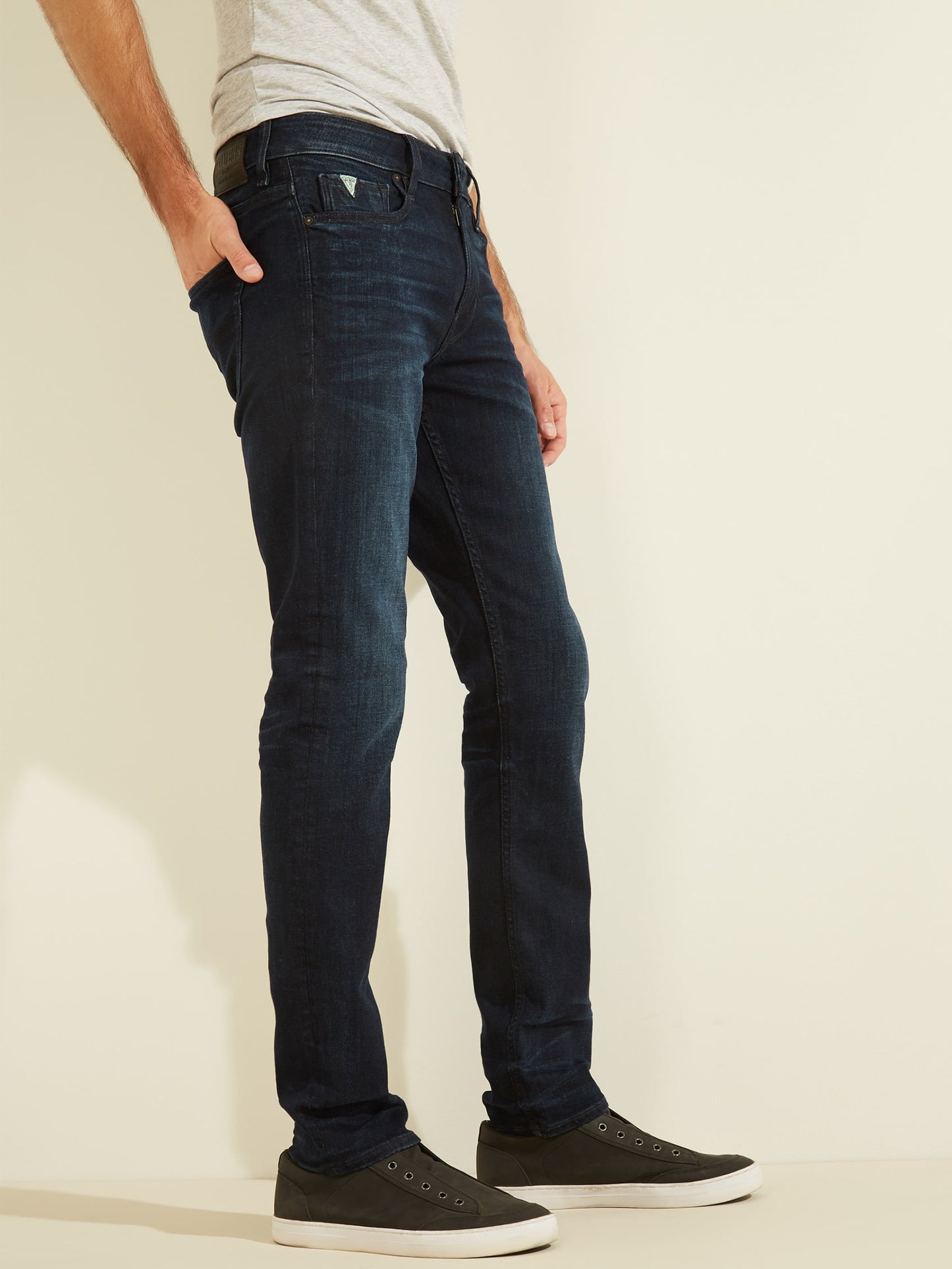 SLIM TAPERED BASIC